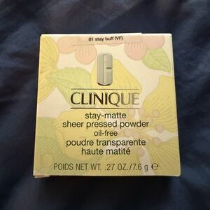 Clinique Stay-Matte Sheer Pressed Powder in Stay Buff 01
